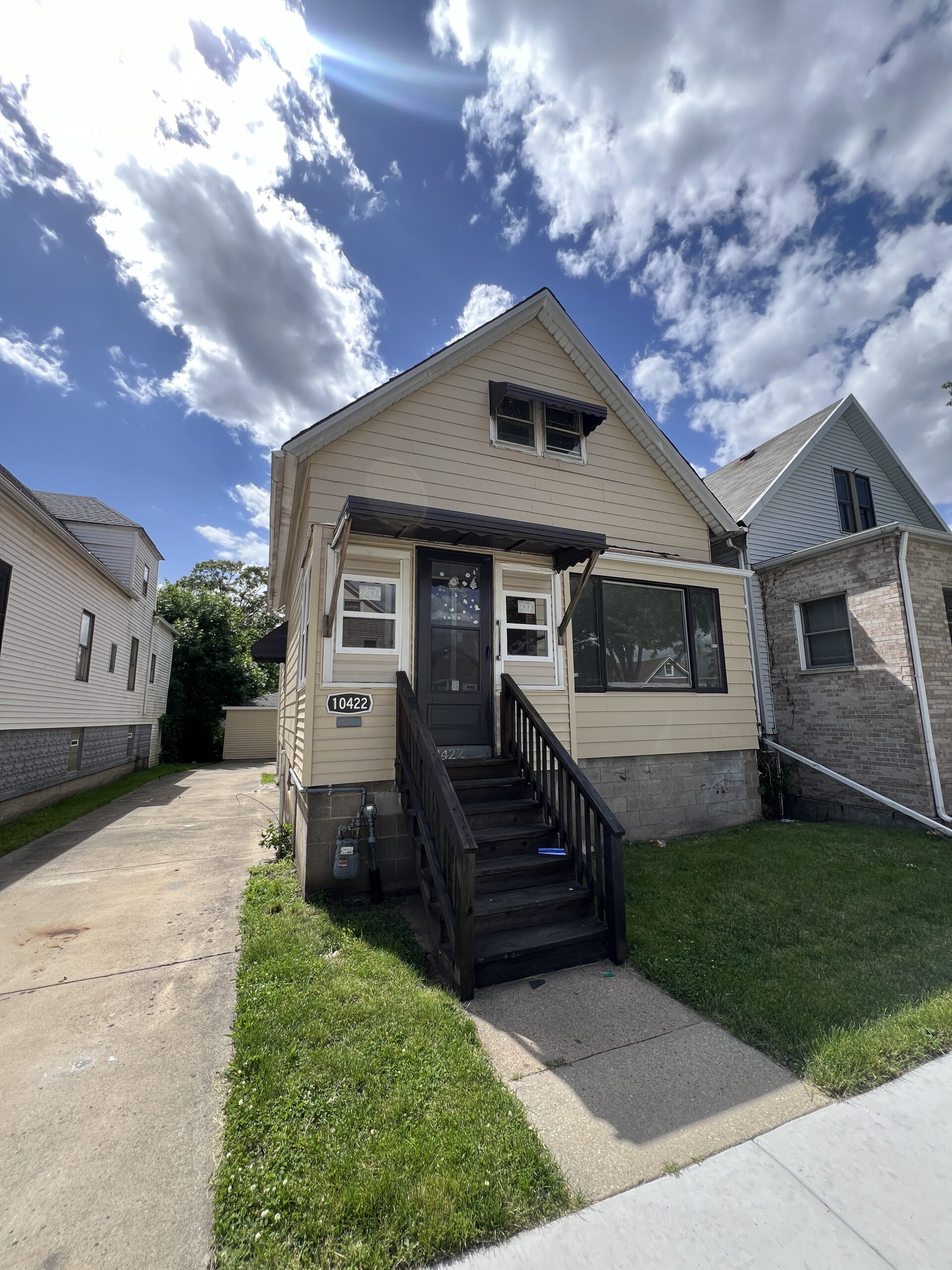 10422 S Hoxie Ave, Chicago, IL 60617